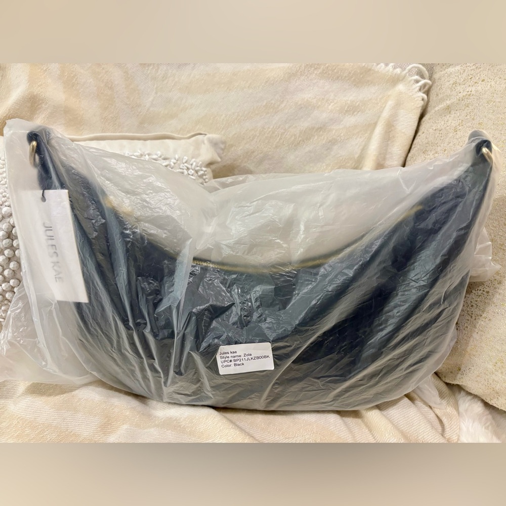 SOLD // NWT 🌙 Jules Kae • Zola Black Vegan Leather Half Moon Shoulder Crossbody - Picture 13 of 16